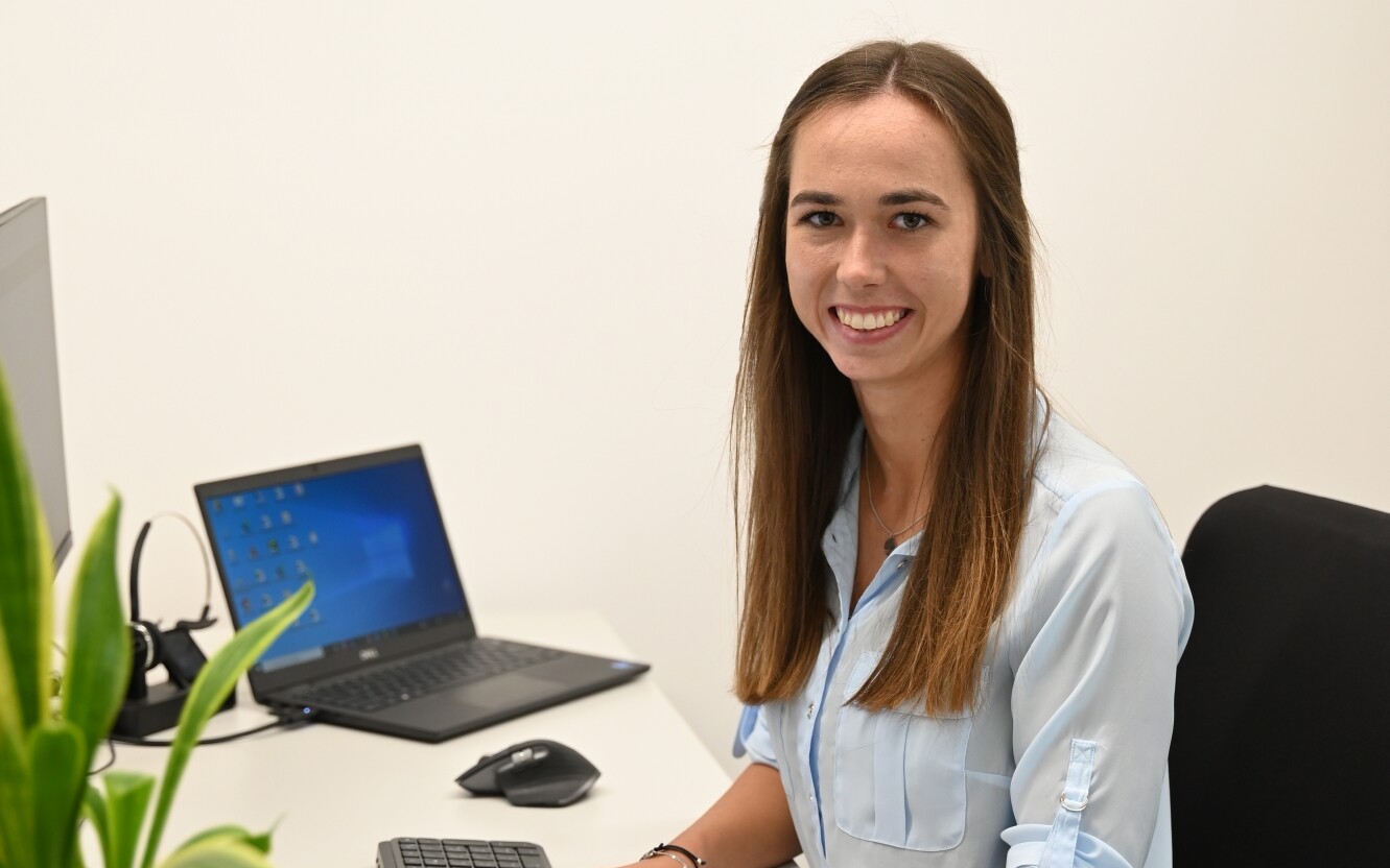 Employee Lena Kuhn